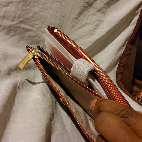 Brand new Michael Kors double Zip Wallet - Picture 5 of 6
